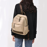 petit-sac-a-dos-femme-Elia-beige-porte