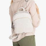 petit-sac-a-dos-femme-lorena-blanc-porte
