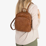 petit-sac-a-dos-femme-lorena-marron-porte