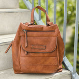 sac-a-dos-antivol-femme-Lauren-sur-escalier
