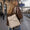 sac-a-dos-antivol-femme-Luz-beige-porte