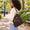 sac-a-dos-antivol-femme-elegant-Naha-cafe-porte