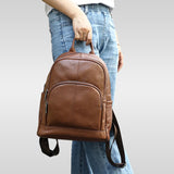 sac-a-dos-femme-cuir-souple-Wyde-marron-porte