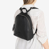 sac-a-dos-femme-elegant-noir-Bristol-porte