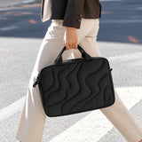 sacoche-ordinateur-femme-matelassee-Kelly-noir-portee