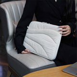 sacoche-ordinateur-femme-matelassee-Nahia-beige-porte